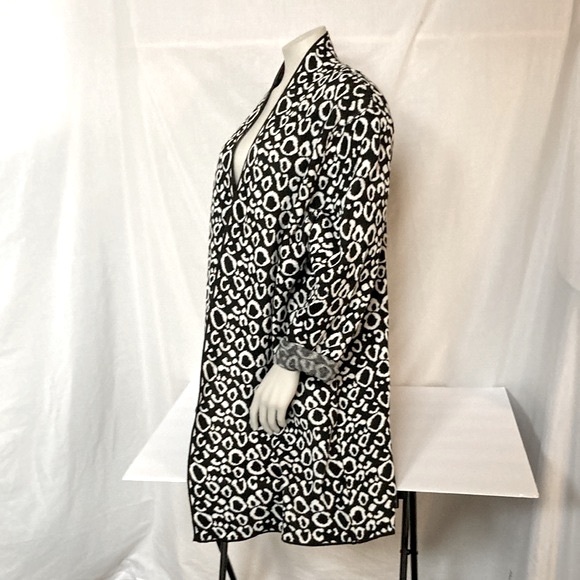 BELLA RODRIGUEZ Women’s Plus Size 2X Long Cardigan Print Pattern Black/White NWT - Picture 1 of 6